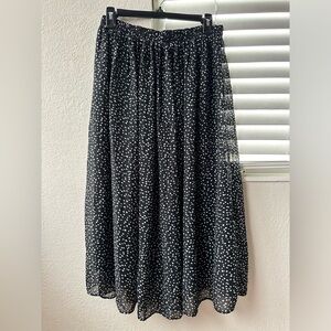 High waisted pleated pull on maxi skirt (M)